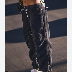 Free people Sundance fleece plants black NWT size XS